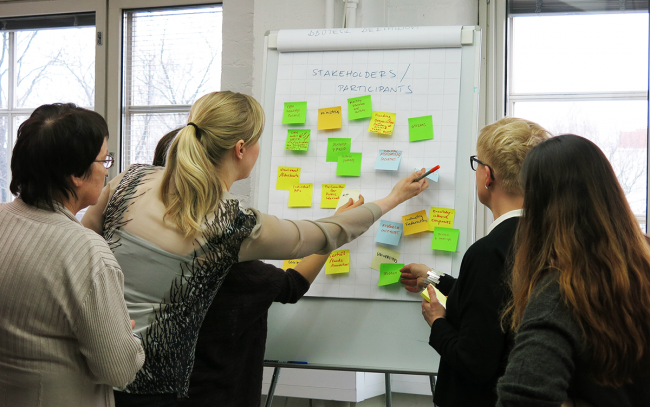 Collaborating on mapping the stakeholders. In picture: Seija Koppinen, Nelli Hankonen,Laura Uusitalo, Kaisa Lähteenmäki-Smith and Maritere Vargas. Photo by Team Piazza 1 